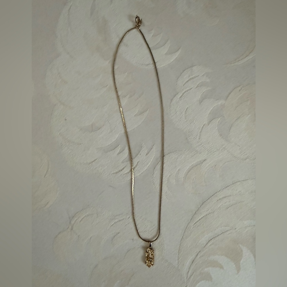 Elegant Gold Pendant Necklace‎